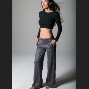 NWOT KiraGrace Yoga Pants Glen Plaid Gray Size Medium